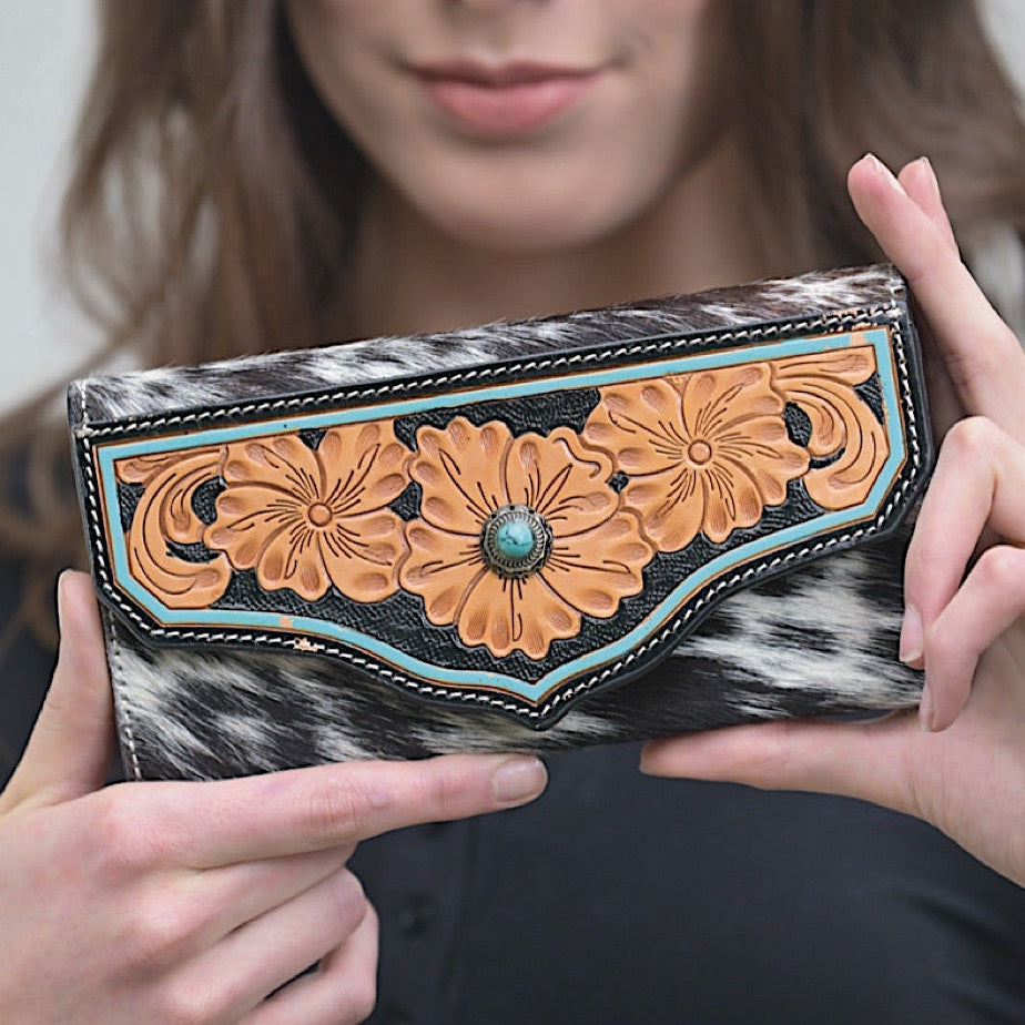 The Design Edge Women’s Cowhide Sunflower Tooling Leather Eden Wallet – Black