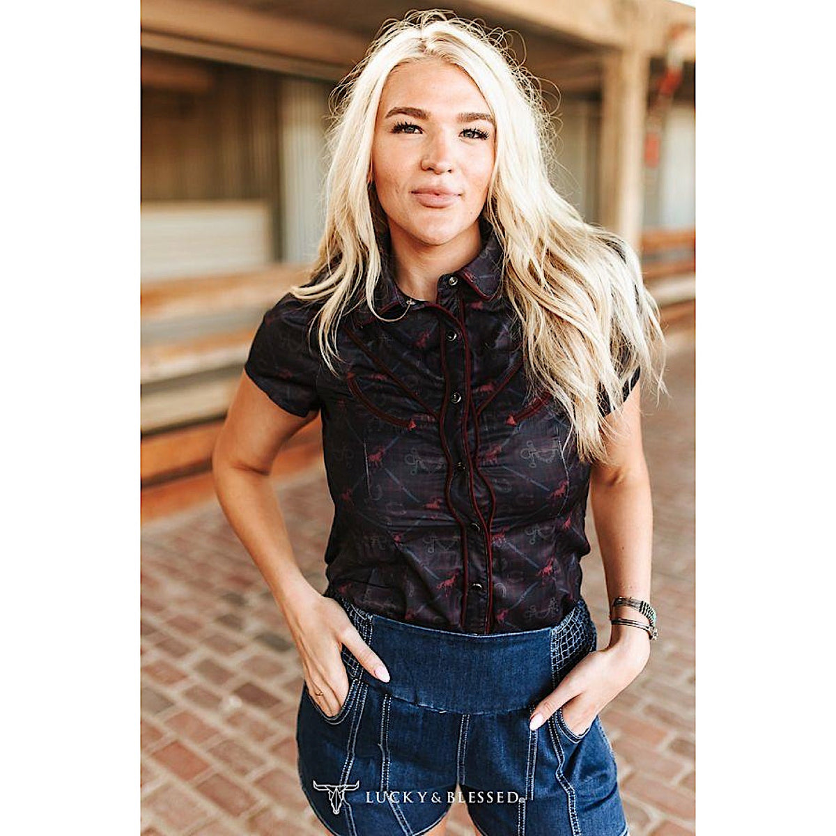 Lucky & Blessed Women's Western Contrast Arrow Pearl Snap Puff Short Sleeve Shirt - Black Horse Shoe Print