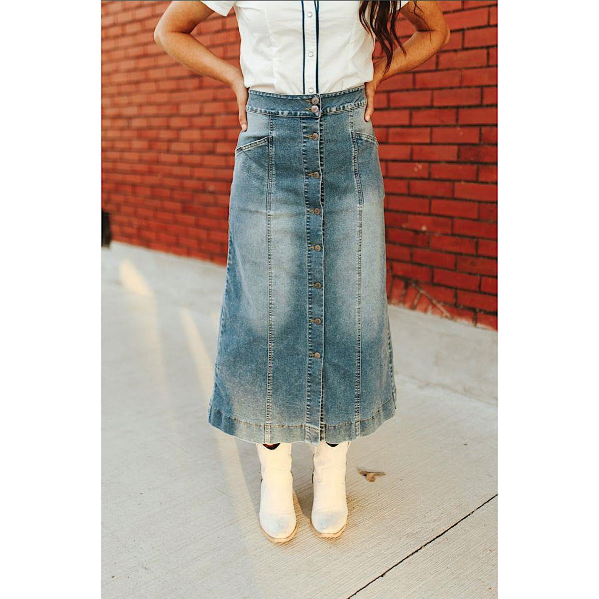 Lucky & Blessed Women's Stretch Denim Concho Button Down Midi Skirt - Mid Wash