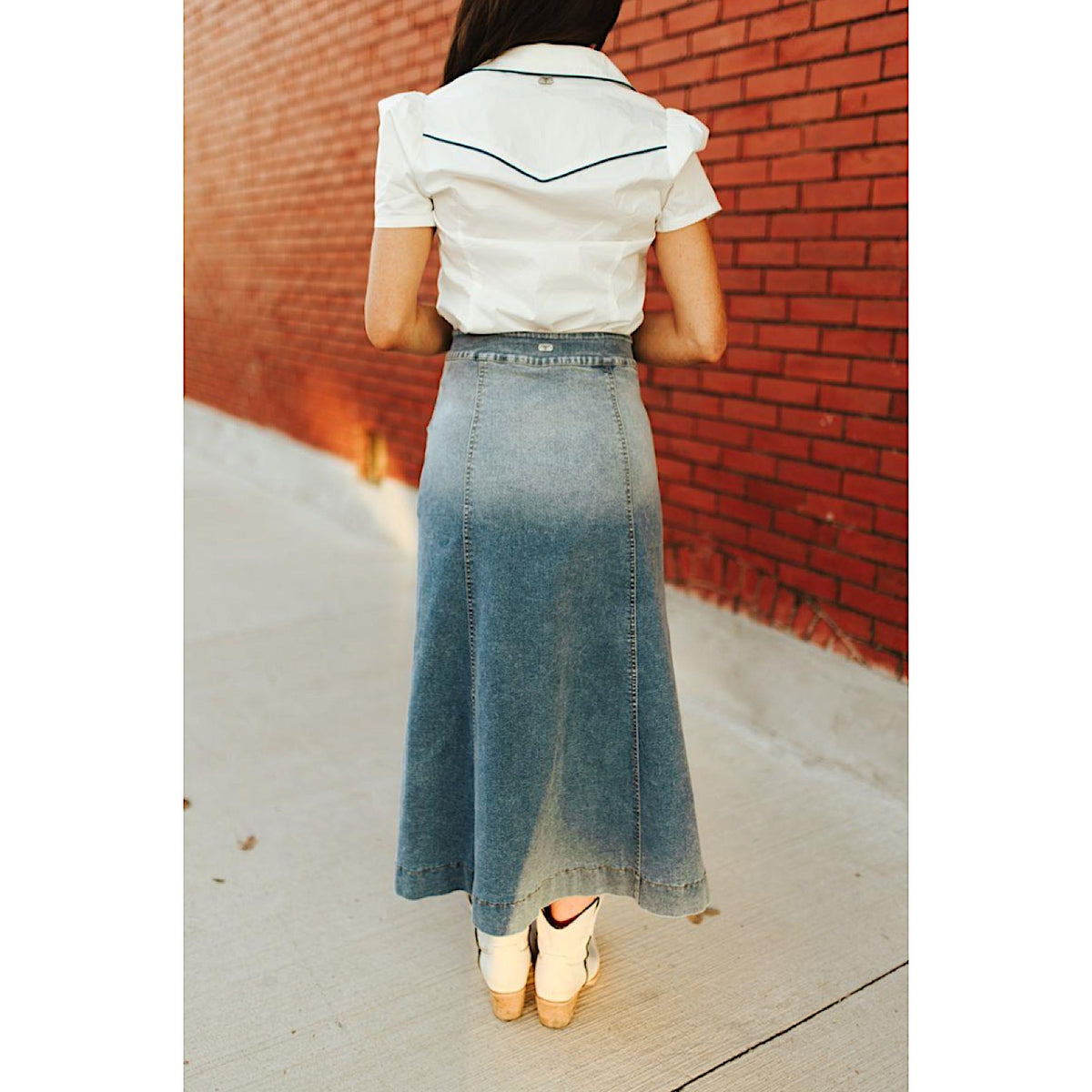 Lucky & Blessed Women's Stretch Denim Concho Button Down Midi Skirt - Mid Wash