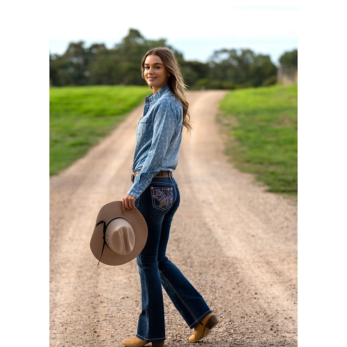 Pure Western Women’s Willa Boot Cut Jean 32’’ Leg Evening Sky